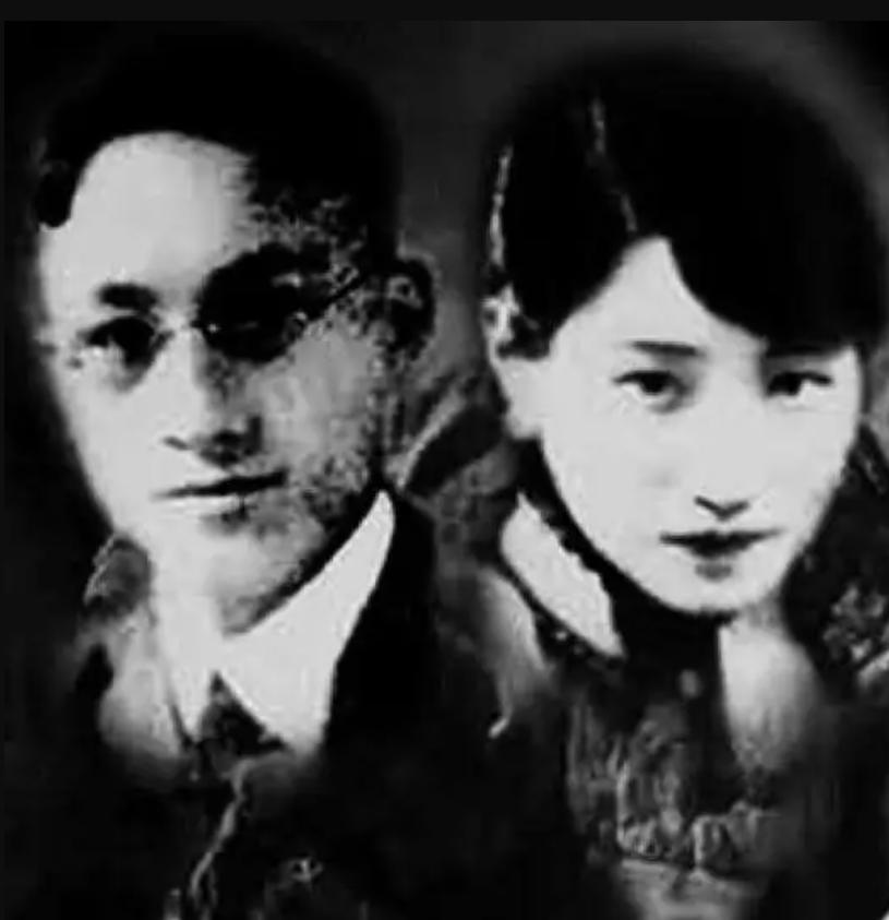 徐志摩的追悼会上，未见陆小曼的身影，要说他们有多相爱呢？　　1931年11月