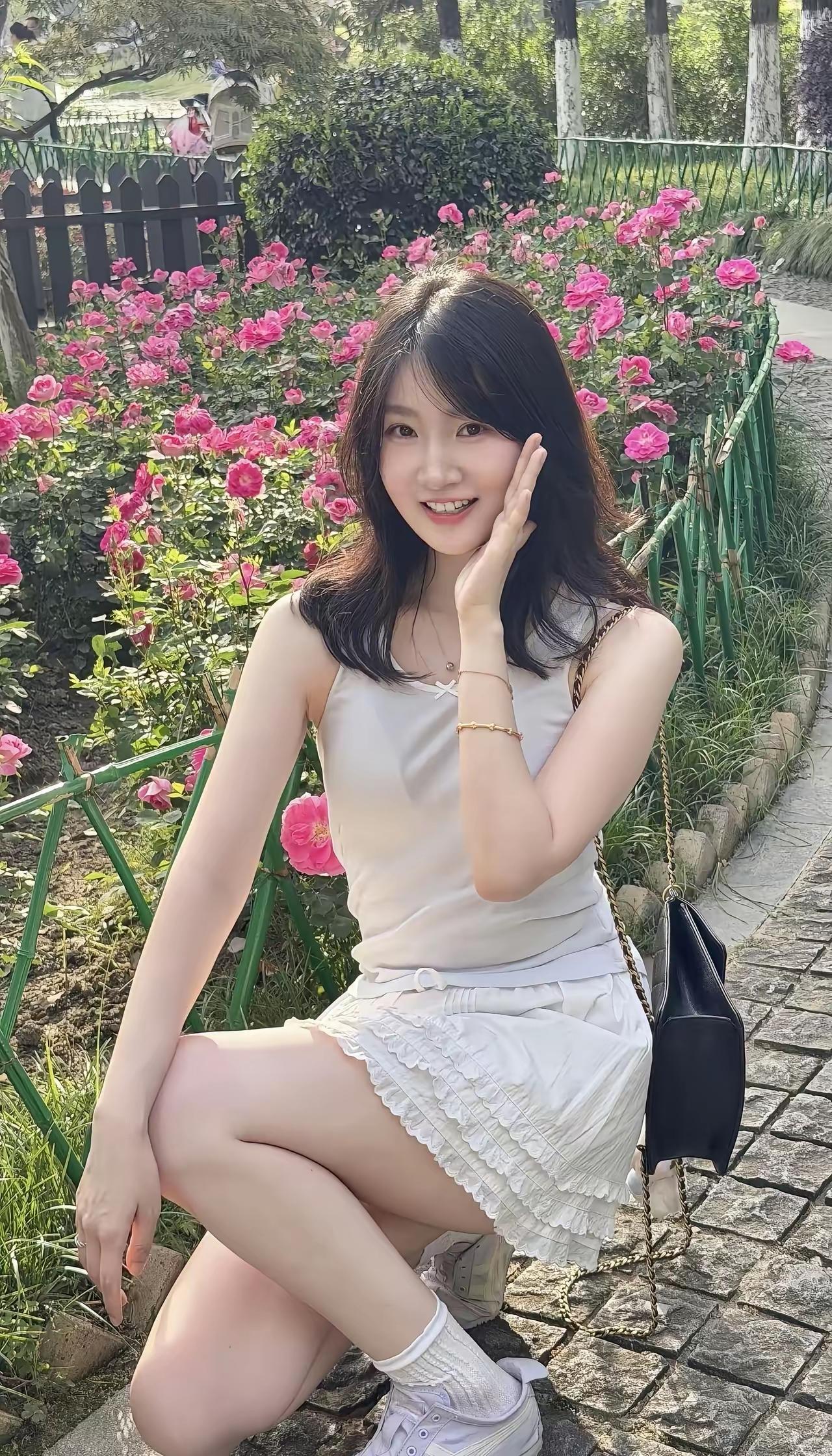 花间笑语，春光正好。分享女神级美照