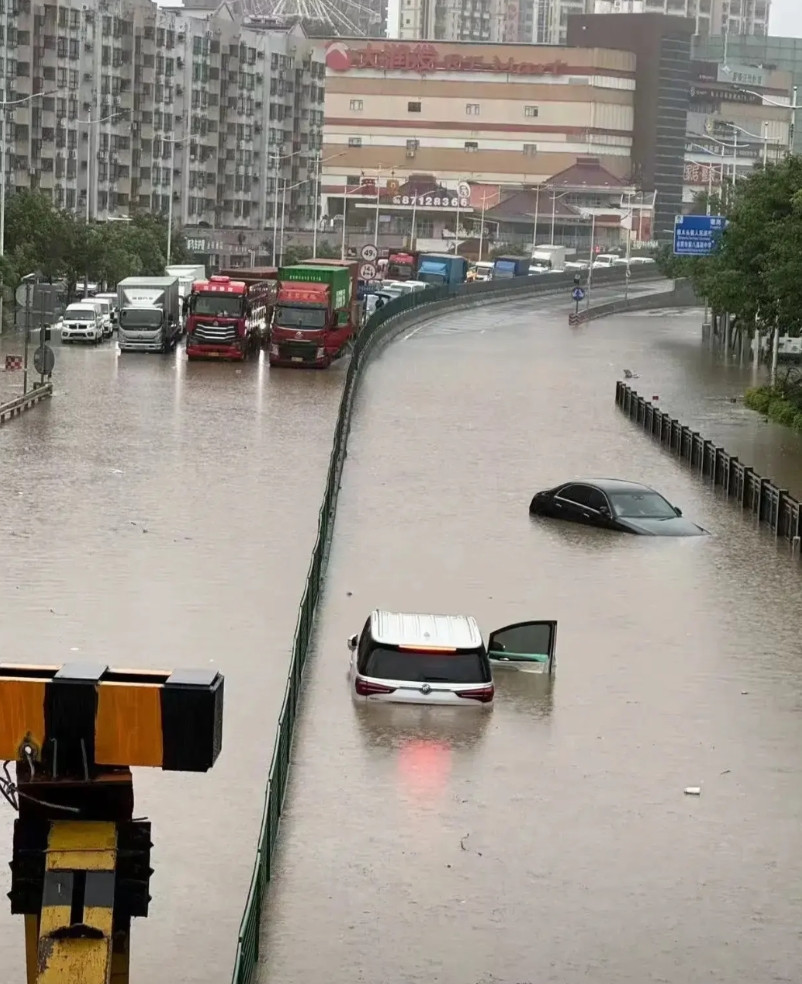 连专家这次都失算了吧他们做梦可能都没有想到十天里暴雨红jing报了