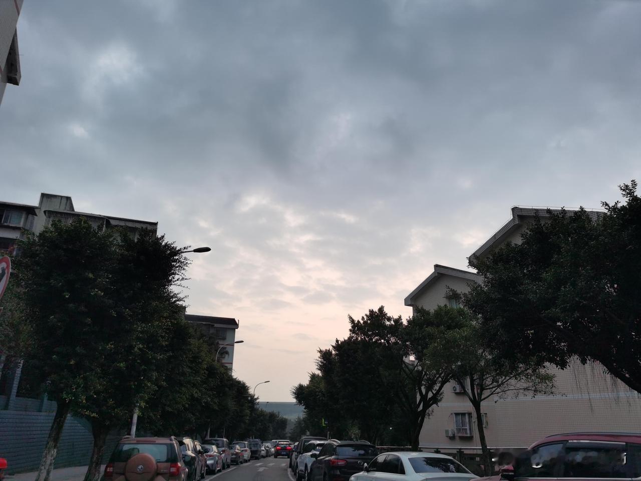 年底了，我和老公查了一下家里的存款，不查不知道，一查吓一跳。我每个月工资600