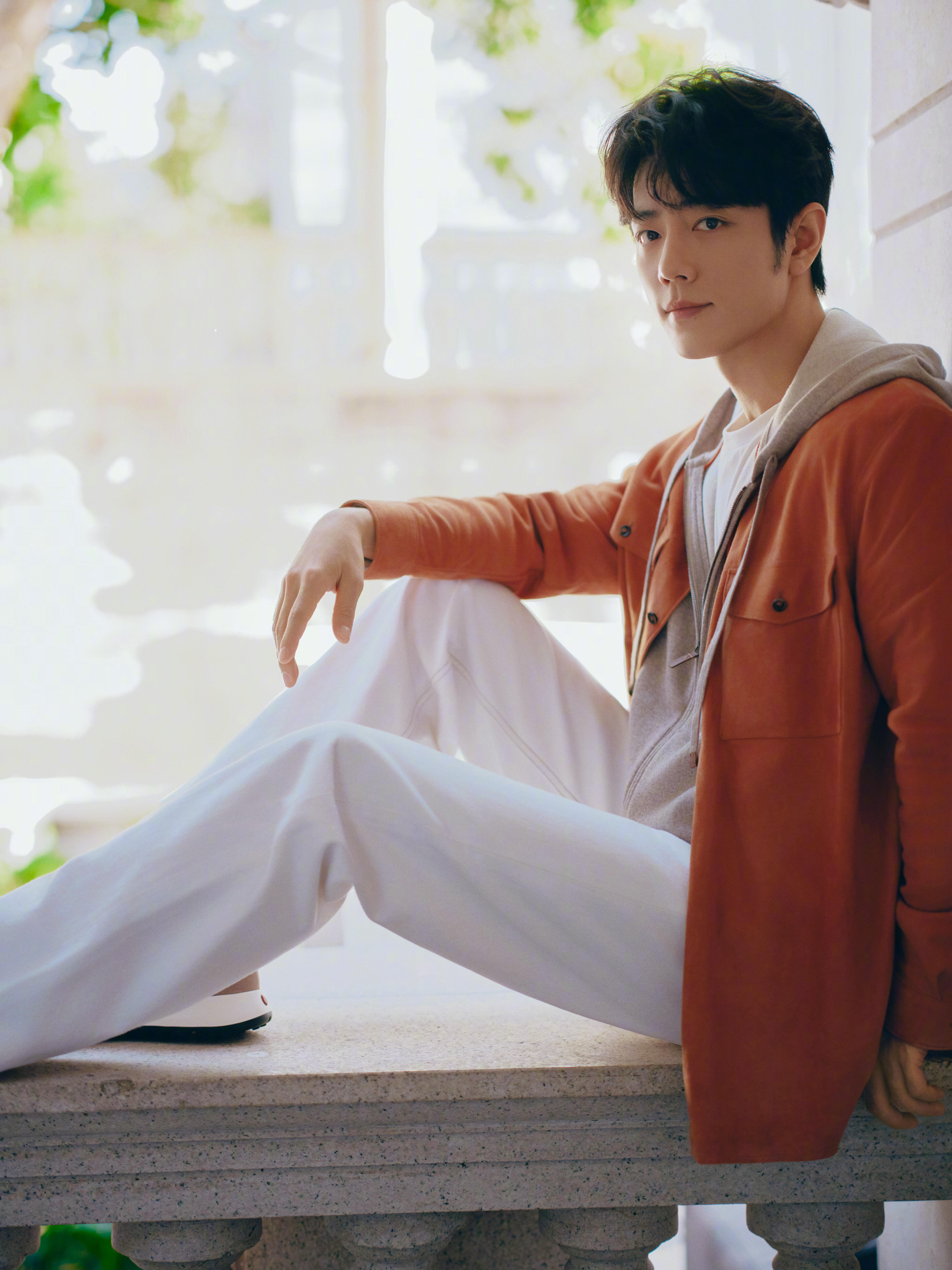 肖战×TOD’S造型图集发布！全球代言人肖战出席TOD’S澳门品牌活动，身着