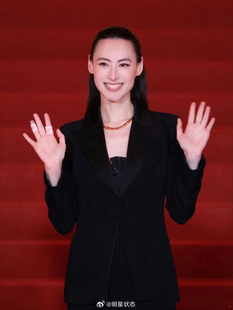 梁洛施这骨相真的顶级美，难怪会被富豪家庭选为去生传宗接代的女人。