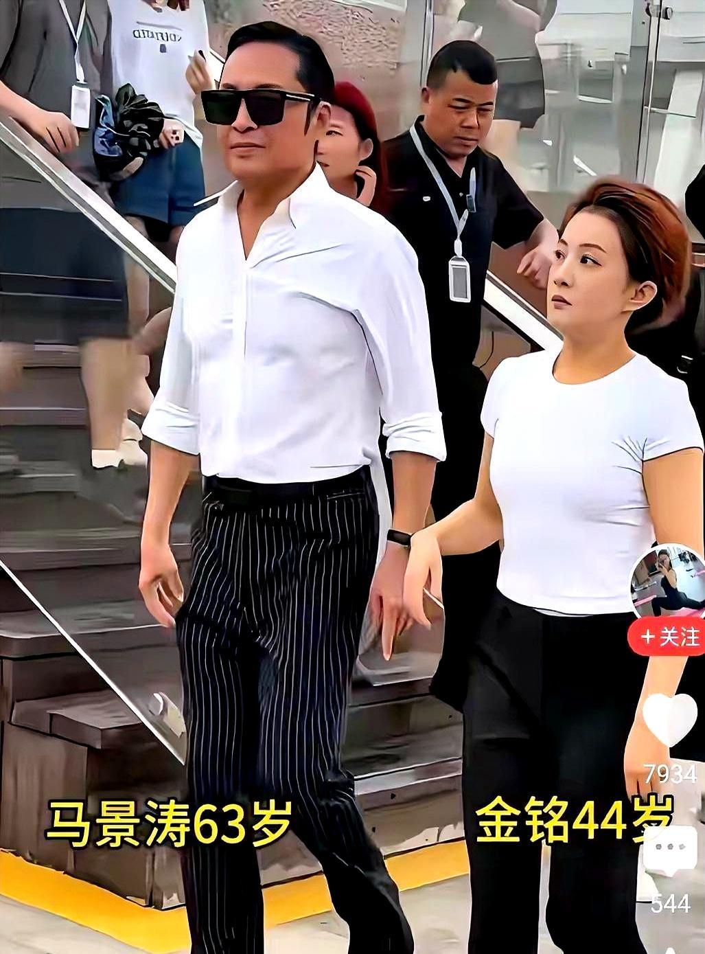 63岁马景涛一把搂住44岁金铭的腰全场瞬间安静没人扯绯闻全是戳心的爷青