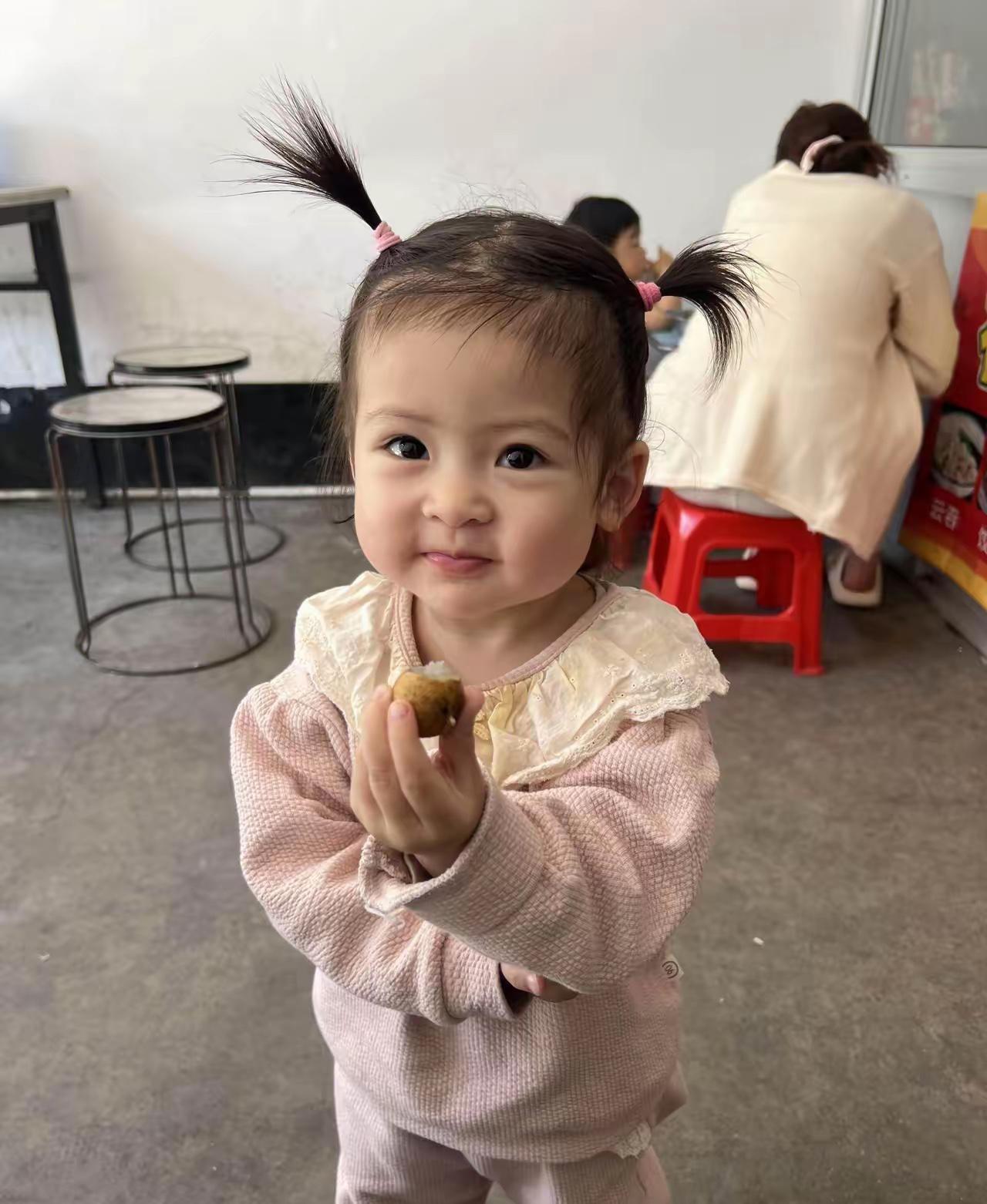 儿子娶二婚女人还带个小女孩，我原本誓死反对，进门一声奶奶，彻底软化我的心以前