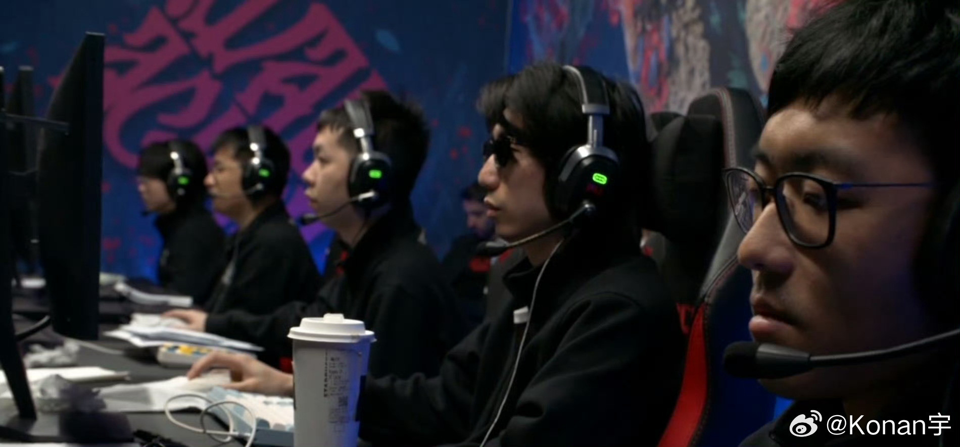 皮鞋：之前说他们踹人，行星神跟那个谁在玩，就是赵子星回去了，感觉行星神就是被踢了