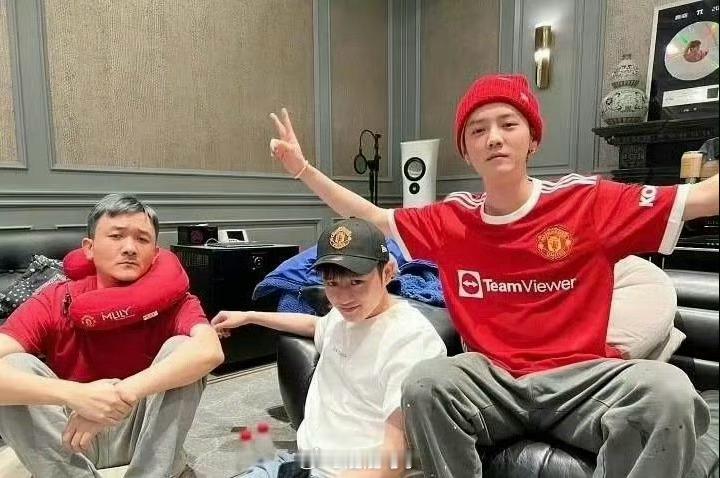 鹿晗关晓彤司晓迪这次直接甩出视频通话实锤，直言自己和鹿晗是真的，半点不藏着掖着