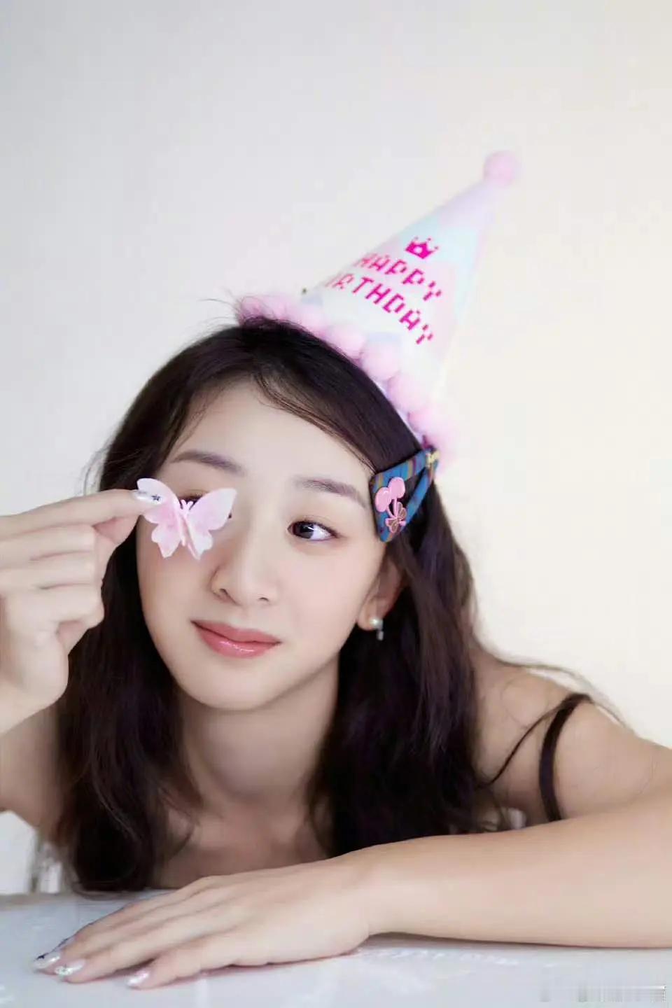 森碟18岁生日，这次是真的越来越漂亮了