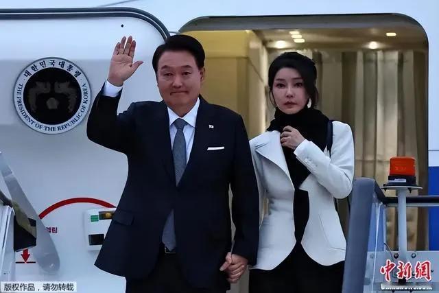 韩国前总统尹锡悦和妻子金建希双双入狱，却意外在拘留所里迎来了一波“财富暴涨”。李