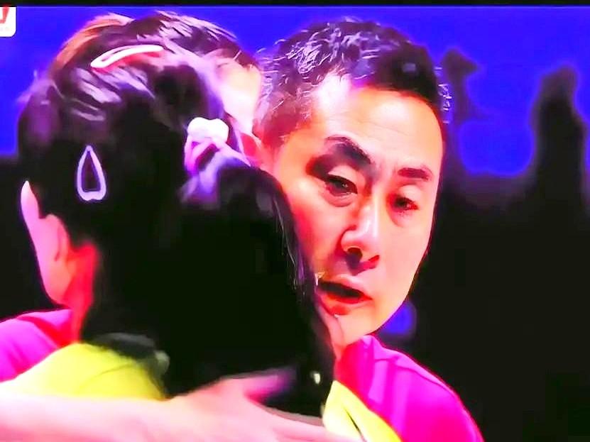 天津女排又赢了，但这次赢得特别有意义。用五局比分夺冠，细节告诉你，她们在场上