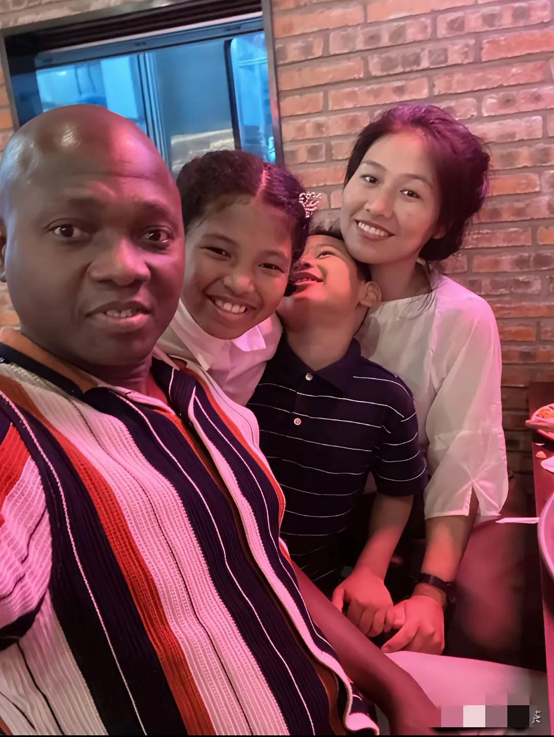 12年中非夫妻的幸福日常，太好磕了！今儿唠对超让人羡慕的中非情侣，结婚12