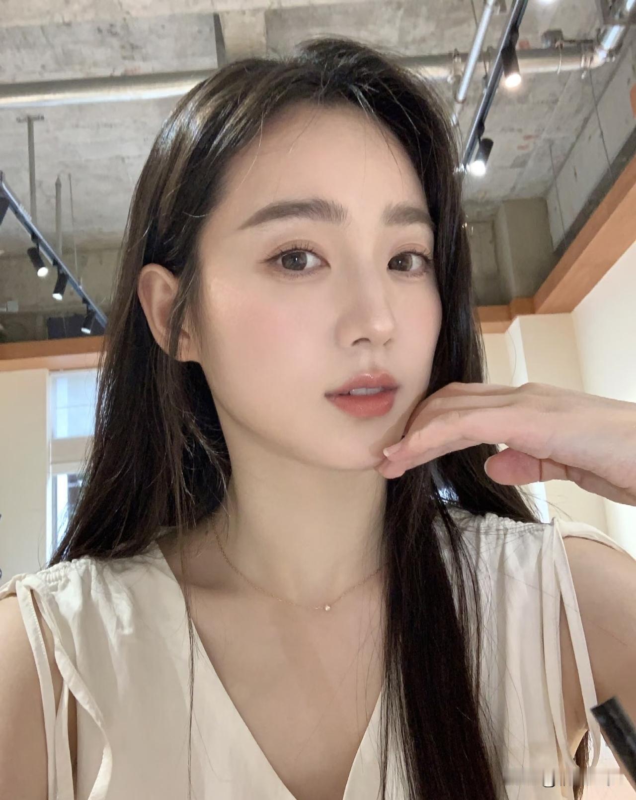 如果是你，你该怎么做？有个女孩，以前在广东一个足浴店里当技师手里也攒了些钱