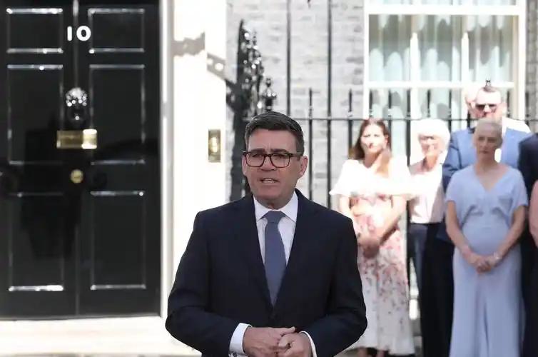 英国的态度发生了变化。据俄罗斯卫星通讯社7月21日报道，英国首相伯纳姆办公室
