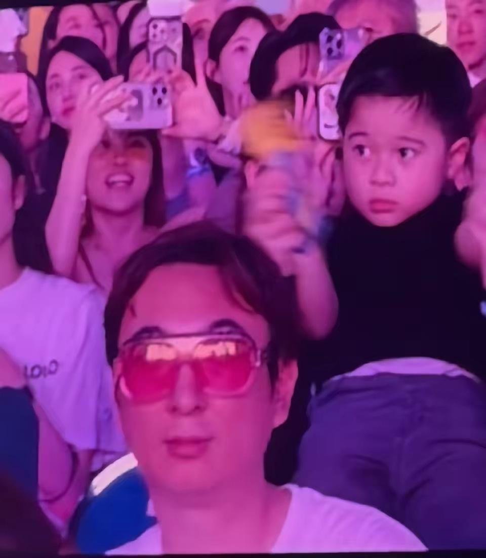 王健林再也坐不住了！他实在想不通，王思聪都快40了，居然还跑去新加坡看女团跳