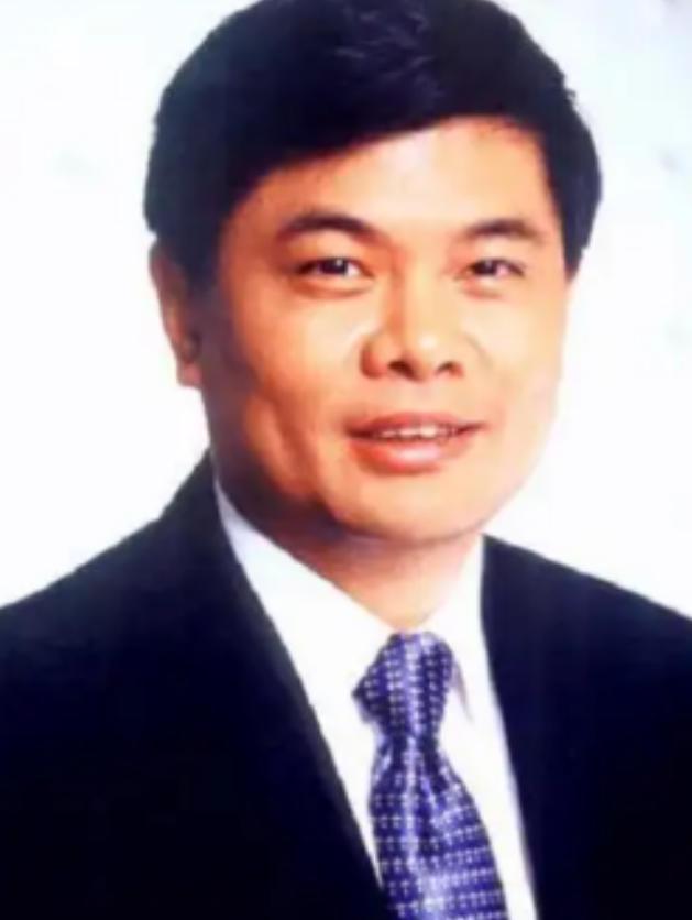 2004年，亿万富翁丁健对妻子说：“给你一个亿，离婚吧，我爱上别人了”，可妻子抱