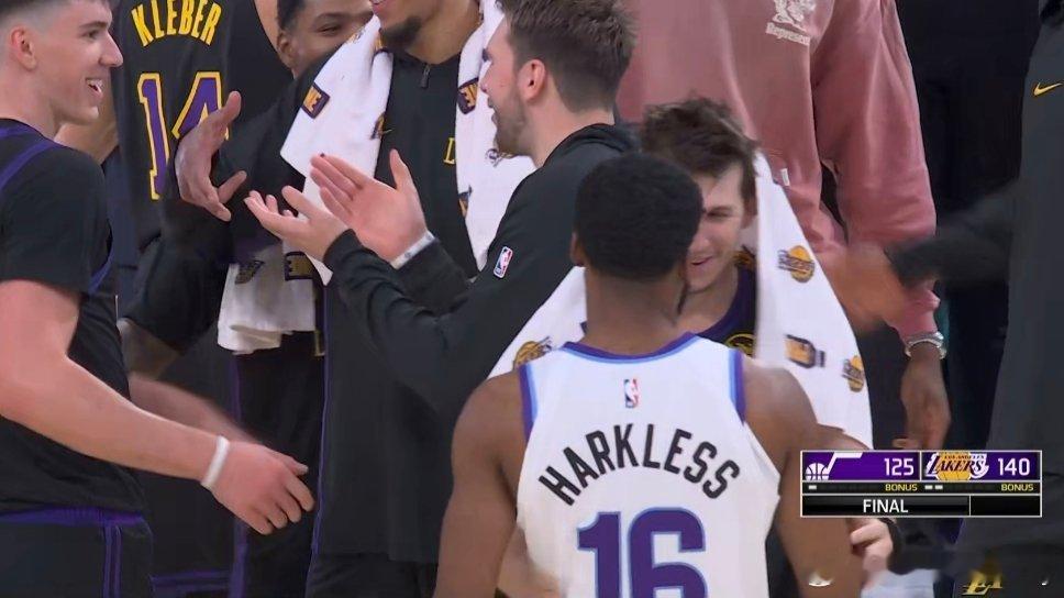 詹姆斯复出，湖人3人20+，以140:125击败爵士。比例：40:19