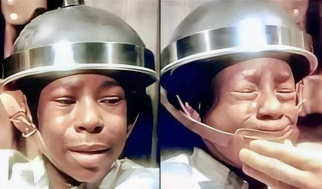 1944年，美国最小的死刑犯乔治，被执行电刑。他被人们捆绑起来，换上衣服，送上了