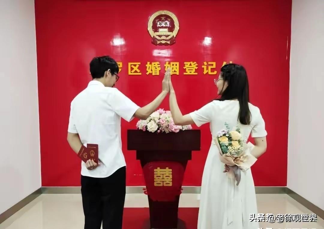 刚过去的520，有不少杭州女孩跟自己的外国男友喜迎结婚登记，正式结为夫妻！泱