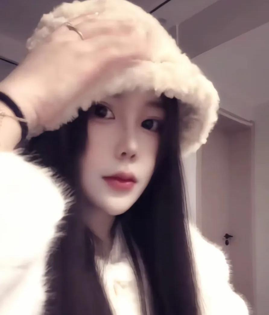 湖北天门，坠河溺亡的女司机是1999年生人，今年才26岁，长的很漂亮，还未结婚。