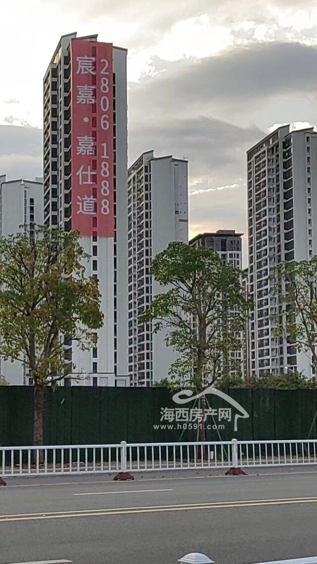 刚刚确认！正荣闽侯一楼盘改名“宸嘉·嘉仕道”近日，位于闽侯竹岐片区一楼盘外立