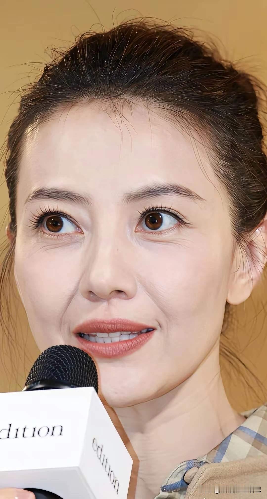 万万没想到，当年迷倒万千男人的女神，如今老成这样了。之前的她，长得风华绝代，