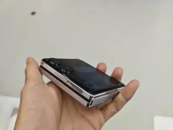 小折叠续航不过5000的，都是美丽小废物！3年小折用户现身说法我是个小折叠屏