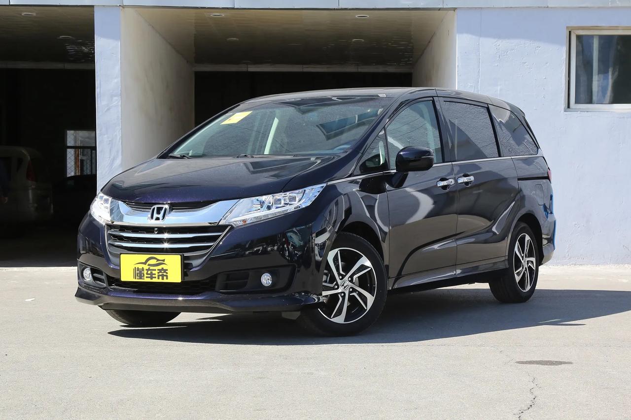 在考虑家用MPV时，本田奥德赛往往是绕不开的选项。它以独特的空间魔法和高度聚焦家