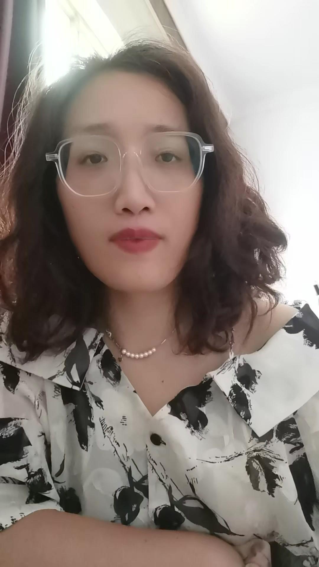 重男轻女是社会发展的顽疾，女性在生育、养育过程中面临诸多不公。女性孕育生命，