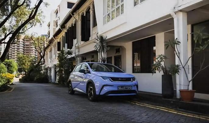 比亚迪在新加坡夺得九月销冠！2025年9月，新加坡新车销量同比激增14%，至