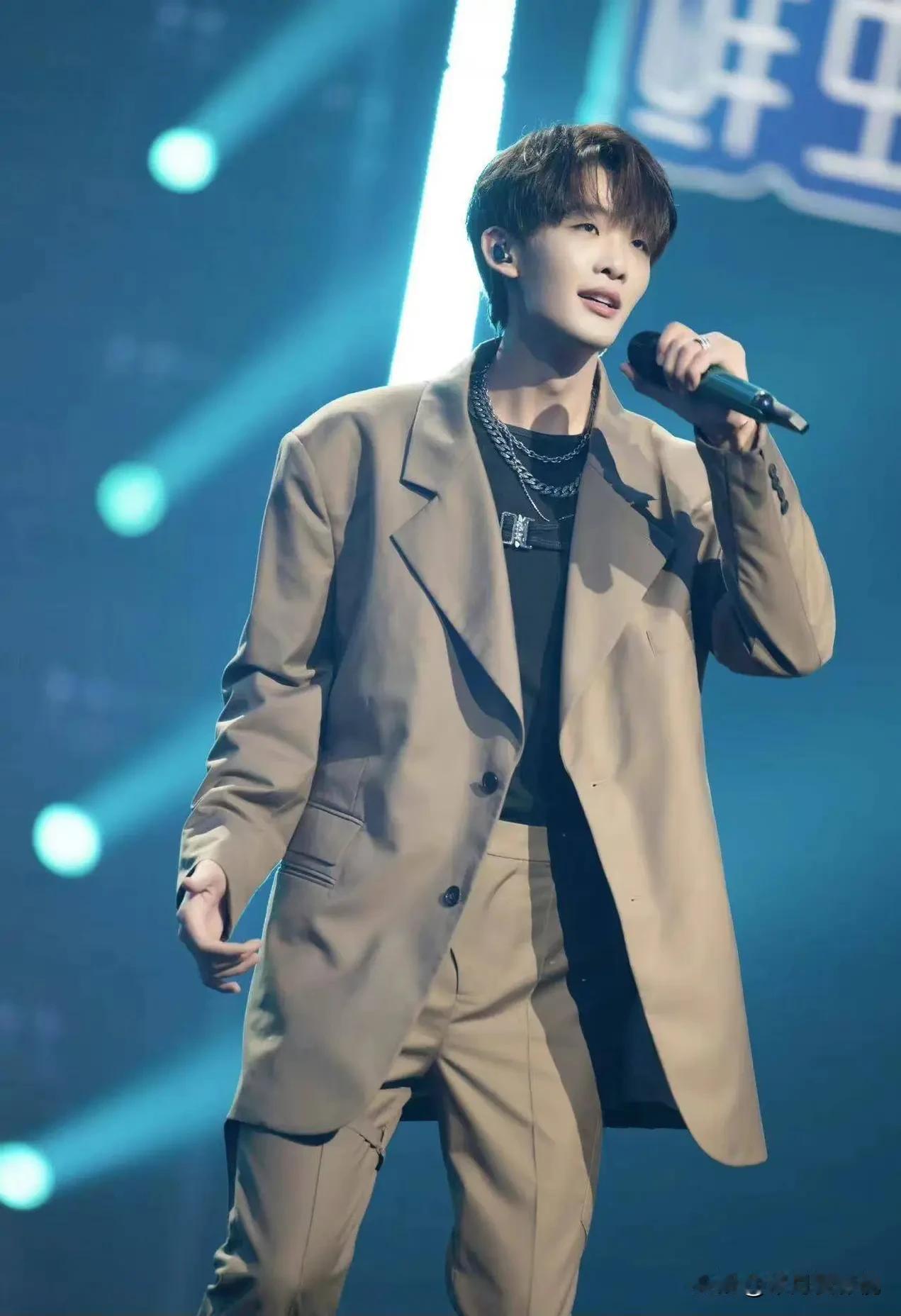 刘宇宁的造型设计师，王赫野的设计师，张杰的设计师！差别真大呀！刘宇宁的设计师