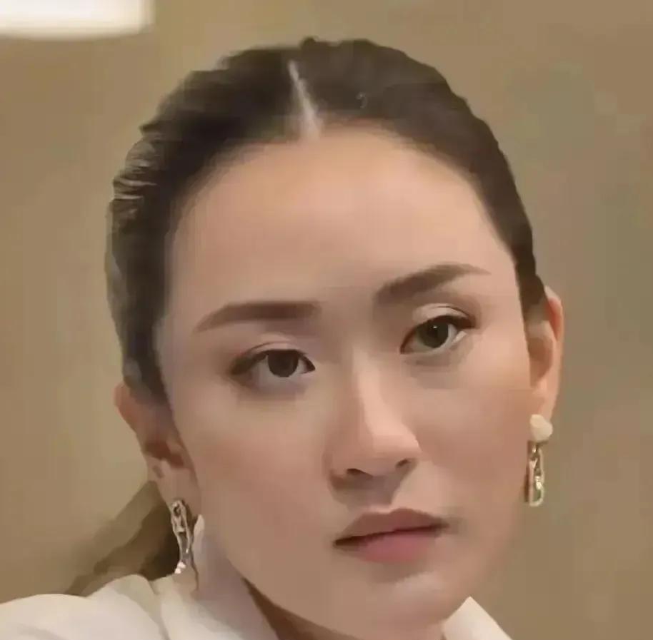 佩通坦着急啊，到目前为止，泰国还没确定谁来出席九三阅兵活动，但是柬埔寨的洪玛奈已
