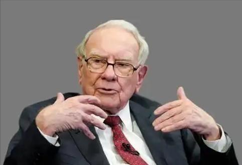95岁巴菲特退休爆预言：“美日会更强大”！全球都在猜“咋不提中国”，没成想他关于