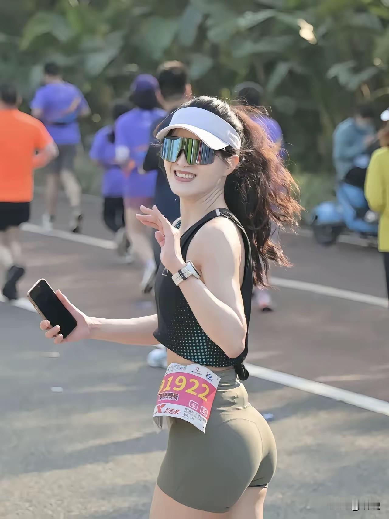 这就是这么多人爱去看跑马拉松的原因了！