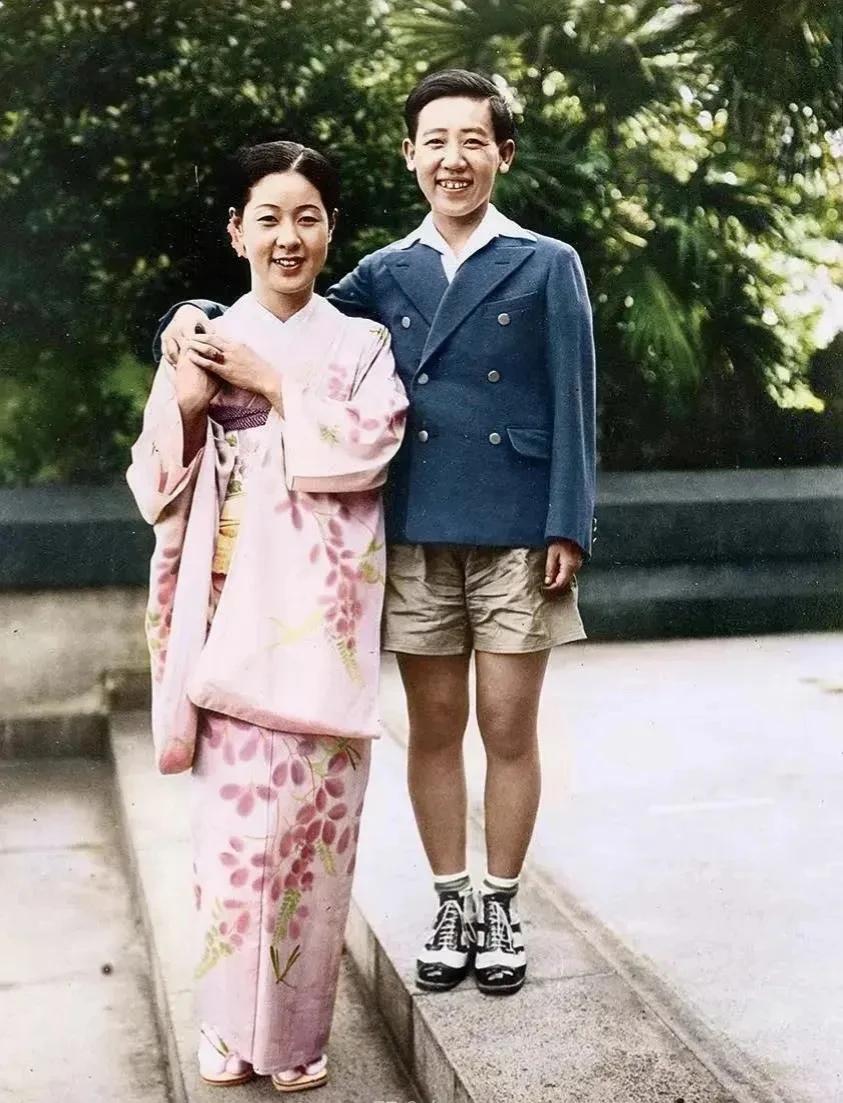 一个清朝格格，却当了日本间谍！照片里的短发女子，就是臭名昭著的——川岛芳子！彻底