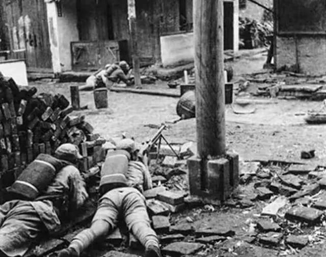 1939年，杨成武在老汉张宝贵的帮助下，击毙了400多名日军，并艰难抓获17名俘