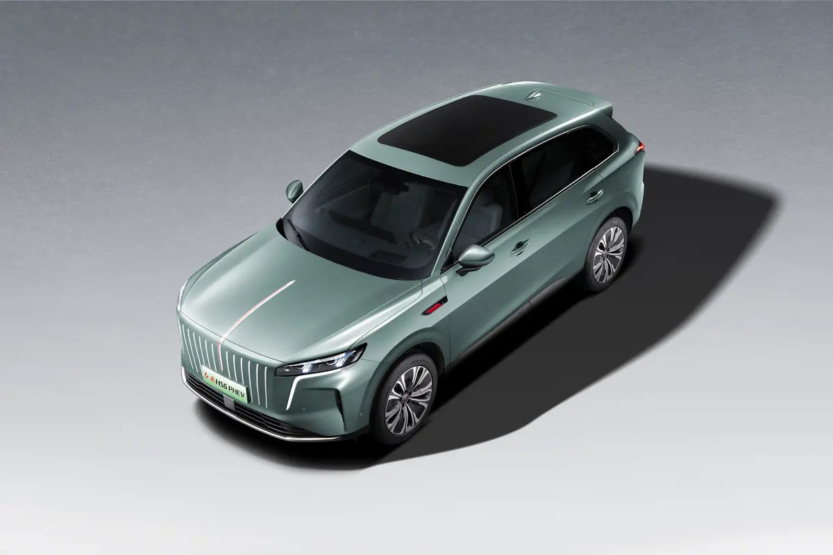 红旗HS6PHEV是真懂家庭用车的需求。后排空间贼宽敞，纯平地板让老人孩子上下