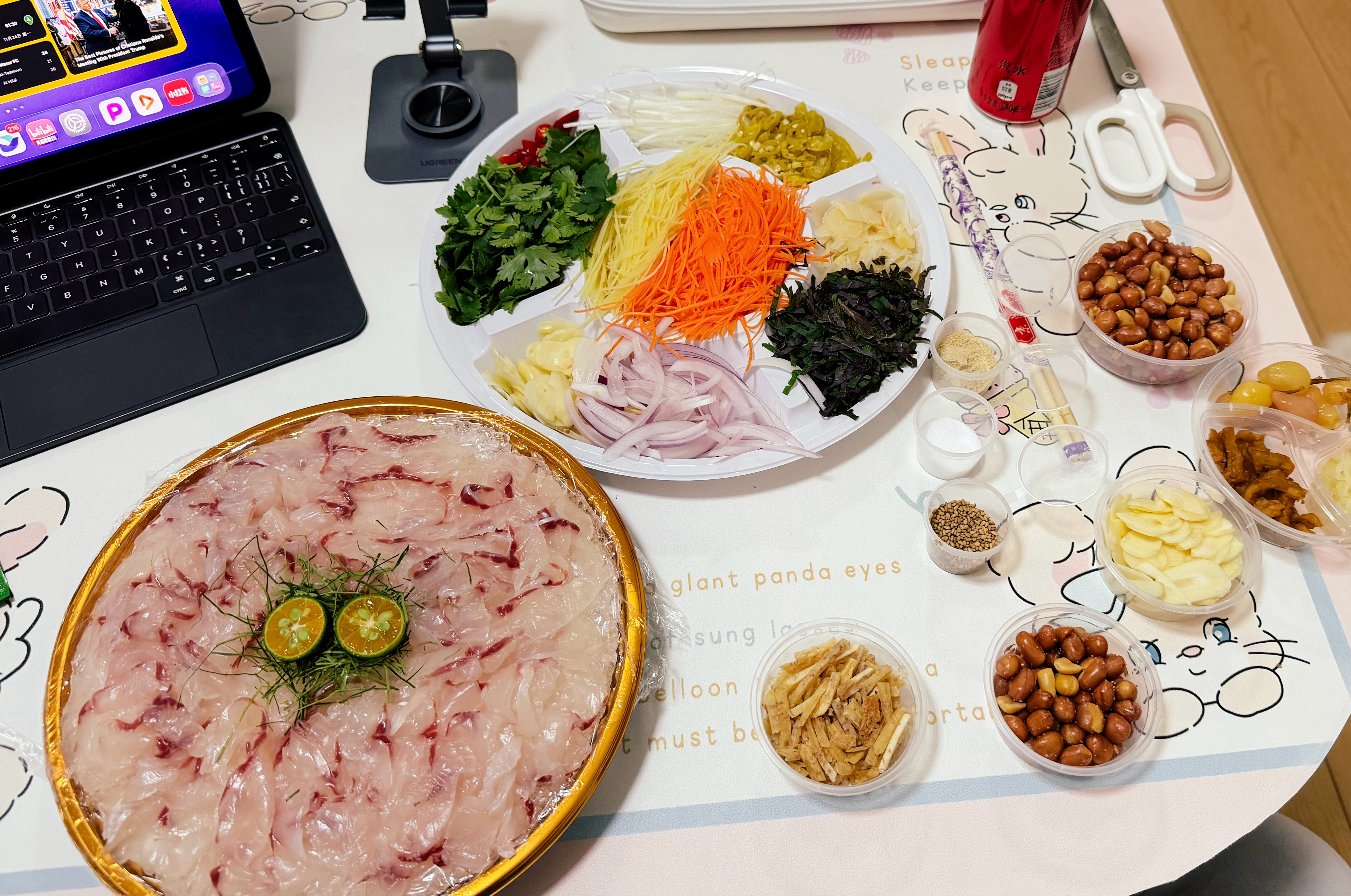 女朋友给我点的鱼生，非常好吃，只不过边吃边拉肚子