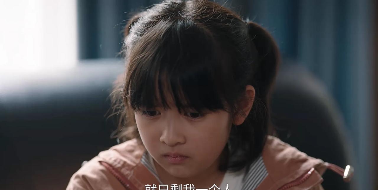 《利剑玫瑰》小女孩被警察解救后，为什么没有人愿意领养她！原因很现实。姐姐离开后，