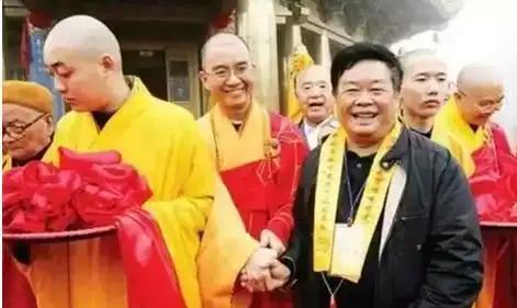 .曹德旺，估计今天晚上要失眠了吧！自己花费四亿捐的款，一直以为能成就善业了，没想