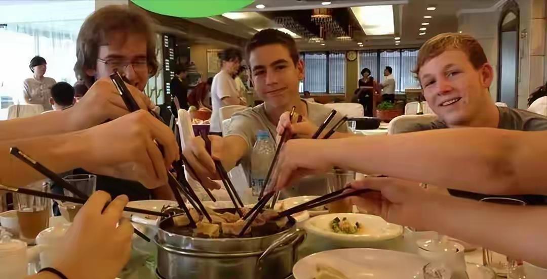 为什么外国人吃多了中餐就很难再适应西餐，因为中餐的花样太多，彻底打破他们的饮食观