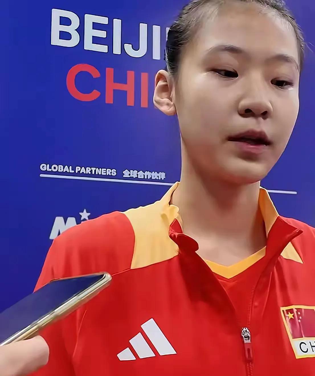 《16岁小将王奥芊一语惊四座：教练组保守战术葬送赛点！中国女排输球夜引爆三大争议》