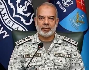 巴基斯坦打脸马克龙，派军舰成功护送两艘商船，成全世界第一个案例！3月9号，巴