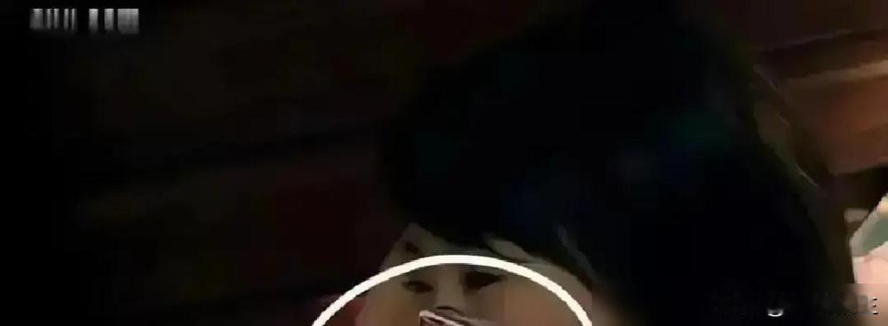 15年前一部蜗居，戏里姐妹俩为套房争得头破血流。15年后你再看她们，那才叫一个魔