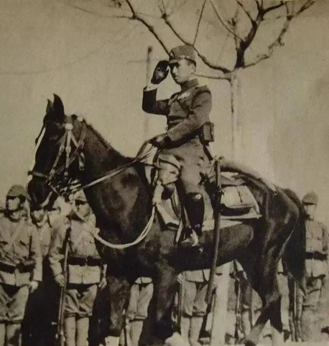 【好人不长寿，祸害活千年】1937年12月17日，日寇占领南京。入城仪式，这头骑