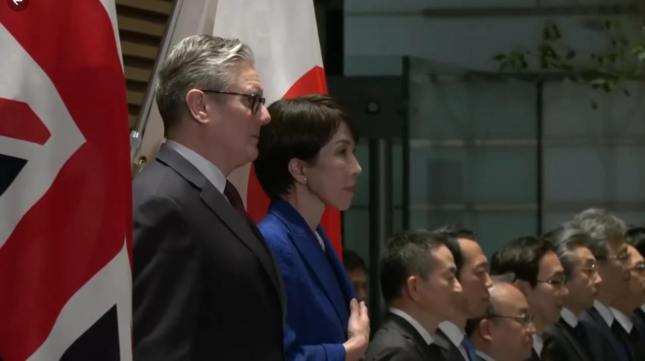 英国首相斯塔默抵达日本，高市早苗显得很拘束。1月31日，英国首相斯塔默抵达日