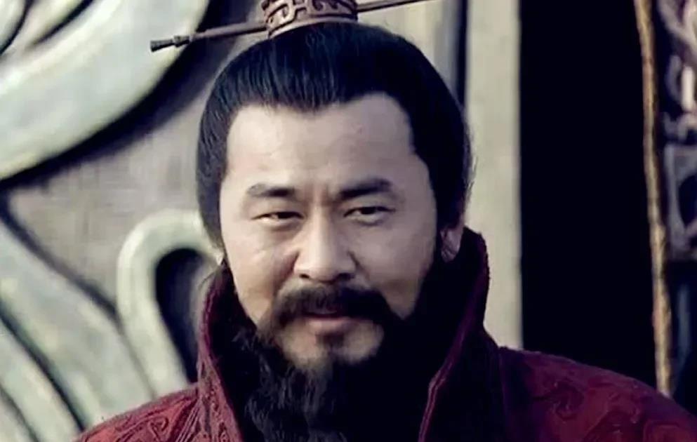 曹操说：忠诚不过是因为背叛的代价太大。曹操对背叛的代价是深有体会的。他自