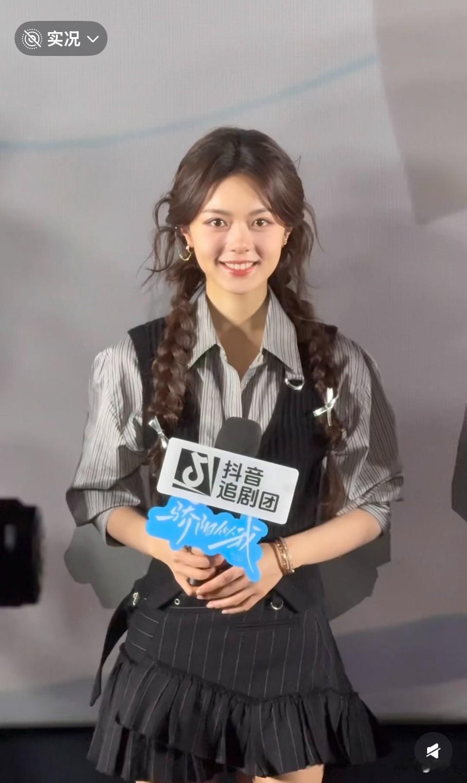 什么时候我出片能像赵今麦一样容易她是怎么做到眼睛亮亮的，布林布林的，眼神光亮亮