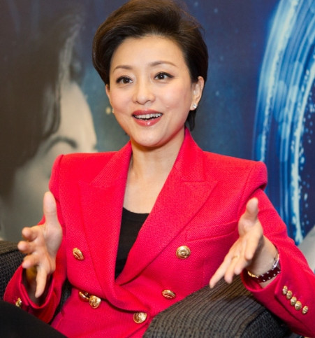 1994年，26岁的杨澜执意要跟丈夫离婚，父亲苦劝：“小兵那么好，离开他你会后悔