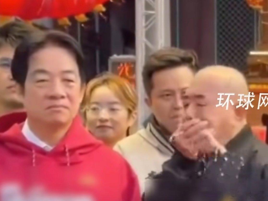 赖清德被喷溅呕吐物看到赖蛤蟆是真的绷不住了