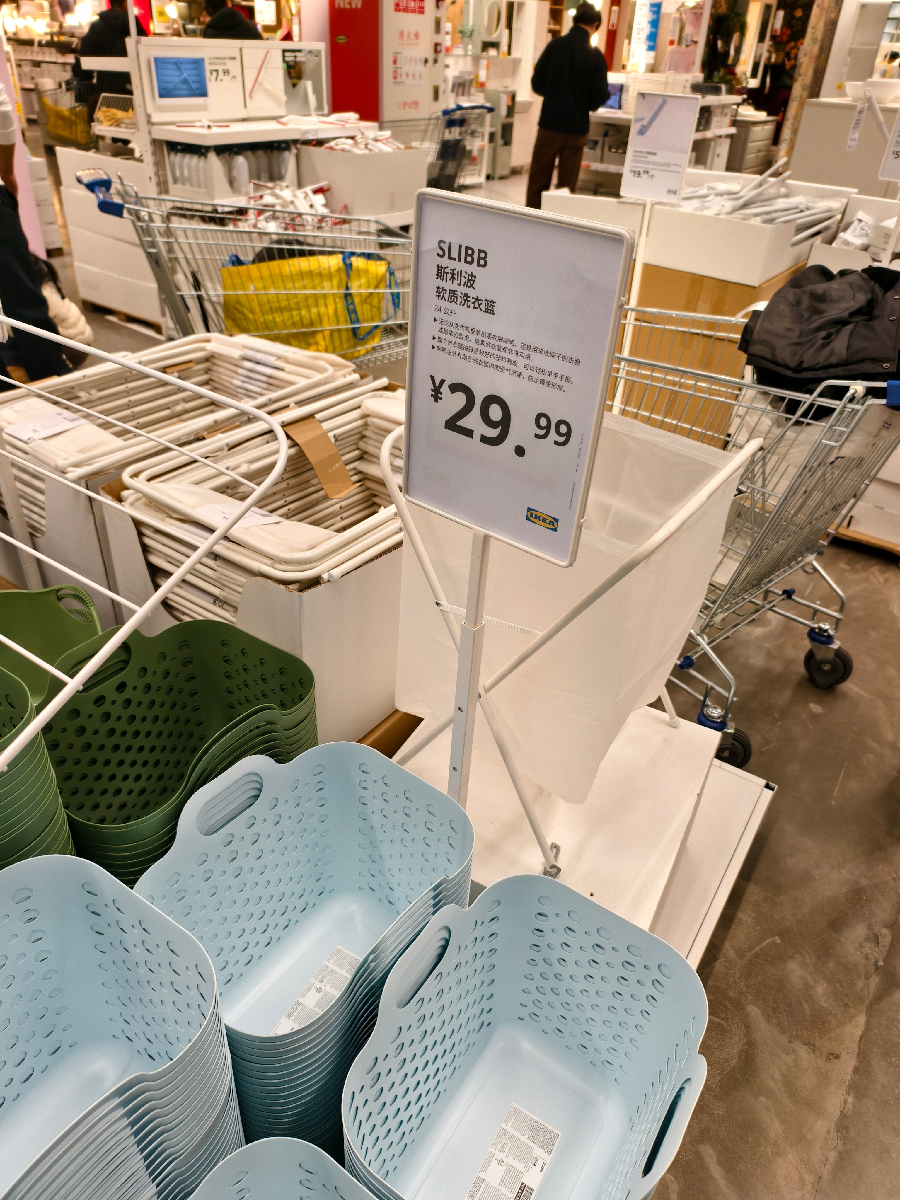 有人在宜家5折捡漏原价2800元的床这波宜家5折“捡漏”，其实把问题说得很直白