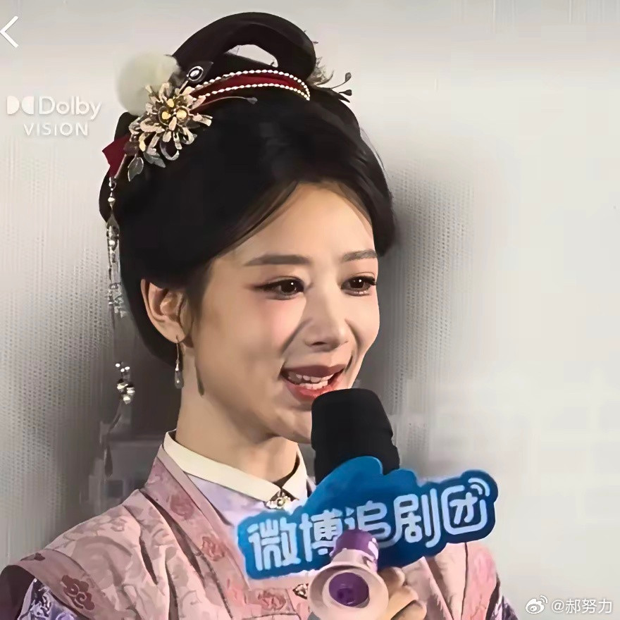 杨紫彻底休不了了！白玉兰提名后资源爆仓杨紫刚杀青《玉兰花开君再来》，本计划好好休